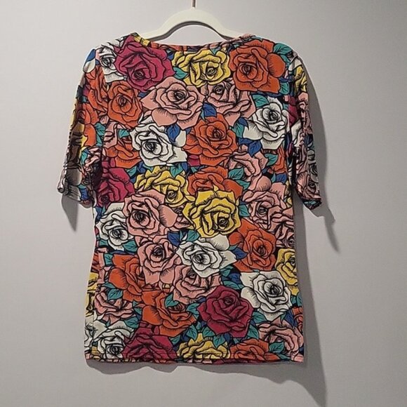 Large floral top - Picture 2 of 3